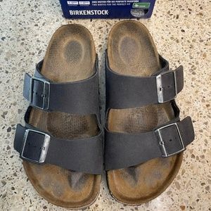 Birkenstock Arizona’s (Vegan Anthracite)